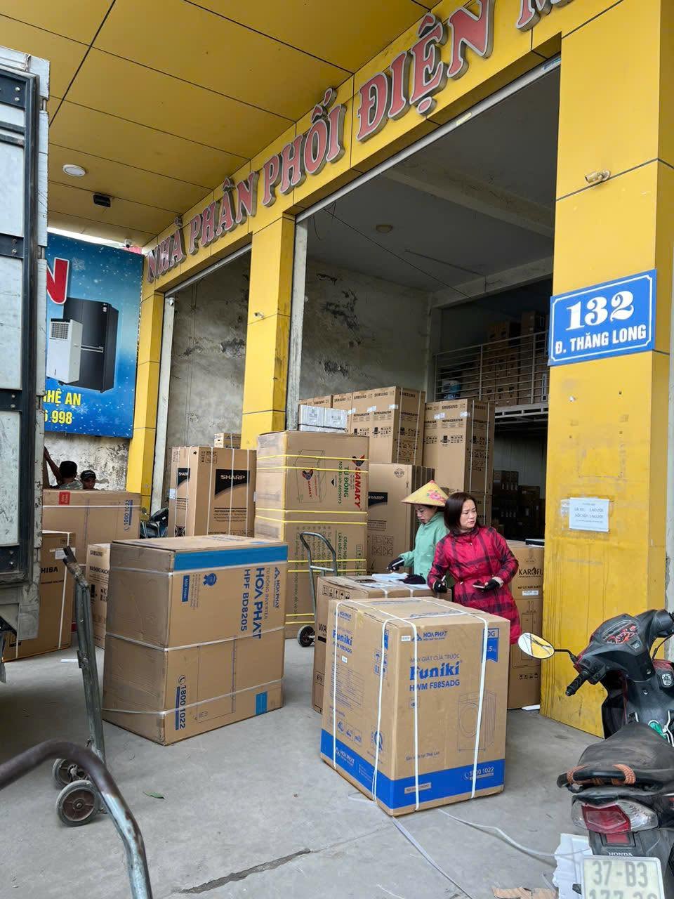 Khu vực xuất nhập hàng hóa